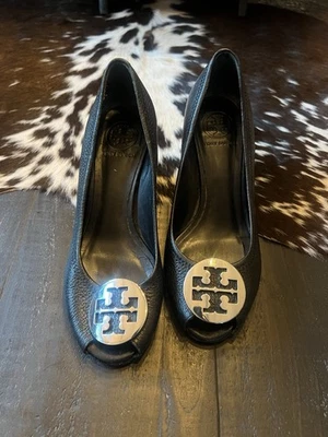 TORY BURCH WEDGE HEEL OPEN TOE PEBBLE LEATHER WOMENS SHOES SZ 7.5N CLASSIC CORP - Image 1 of 4