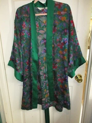 Bata semi transparente vintage Victoria's Secret talla única verde satinado con estampado de cachemira Foto 1 de 4