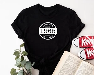 T-shirt 60° compleanno 1965 edizione limitata 60 anni regalo compleanno uomo donna maglietta - Foto 1 di 7