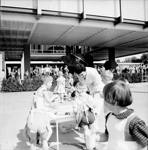 Exposition BRUXELLES 1958 - Autriche Jardin Enfants - Négatif 6 x 6 - BEL 229 - Foto 1 di 1