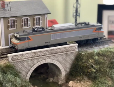 LS Models 10 333 S Locomotive électrique gris béton , logo nouille, Ep IV-V, H0 - Photo 1/2