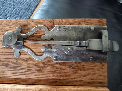 ancien loquet targette  / serrure ancienne/ verrou de porte fer forge  - Photo 1/4