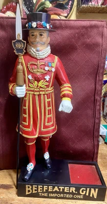 De Colección BEEFEATER GIN Bar Exhibición Estatua Figura Publicidad Soporte Botella Completo Foto 1 de 3