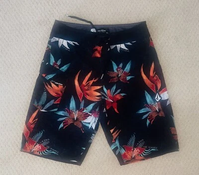 Volcom Mod-Tech Niños Hawaiano Floral Híbrido Verano Board Shorts Cintura 26 Talla 12 Foto 1 de 3