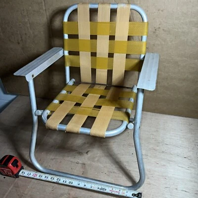 Винтажный складной алюминиевый оранжевый перепончатый газон пляжное кресло детский размер середины века - Изображение 1 из 4
