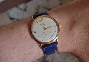 Patek Philippe 18ct Gold Calatrava Wristwatch. Circa 1945 - Picture 1 of 6