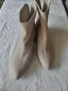 Dolce Vita - Women’s Size 10- Beige Suede Bootie Brand New - Picture 1 of 5