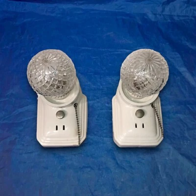 Par de apliques de cerámica de mediados de siglo accesorios de pared con cable 55E Foto 1 de 4