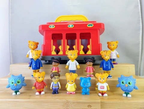 Daniel Tiger Neighborhood Deluxe Electronic Talking Trolley 14 Figures Lot Cover