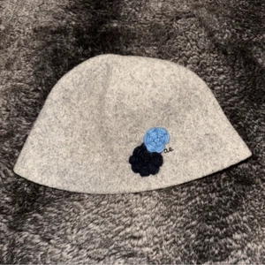 Y2K American Eagle Grey Wool Blend Crochet Flowers Cloche Bell Hat OS Retro 20s - Picture 1 of 6