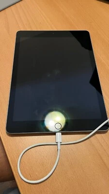 Apple iPad 6 Generazione 9.7" 128GB Wi-Fi Tablet - Grigio Siderale - Immagine 1 di 4