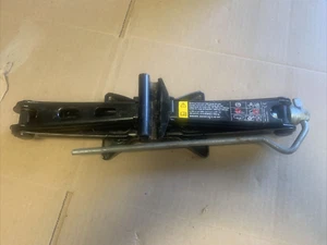 2008- 2013 VOLVO C30 EMERGENCY WHEEL TOOL JACK LIFT OEM 8m51-17080-bc - Picture 1 of 9