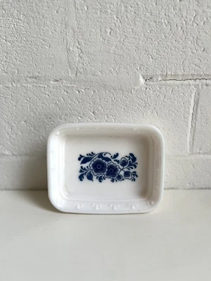 Vintage AVON milk Glass Soap Dish - image 1 of 4