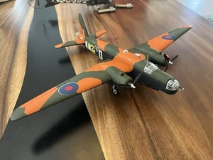 Corgi AA Vickers Wellington Bomber, RAF 1939 1:72 Aviation Pro Assembly & Paint - Picture 1 of 11