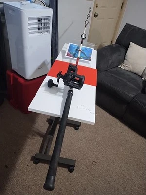 Caña de pescar de arrastre 7' MH 10-30 lb y carrete Bass Pro Shop Depth Master Foto 1 de 4