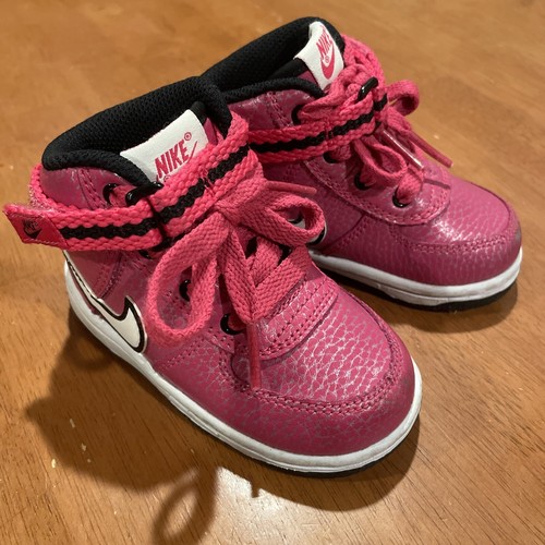 Sneaker Nike taglia 5C EUR 21 rosa vivo Air Jordan retrò cinturino alto alla caviglia