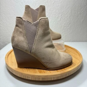 Mata Adele Wedge Bootie Ankle Boots 5.5 Heels Tan Faux Suede Neutral Minimalist - Picture 1 of 8