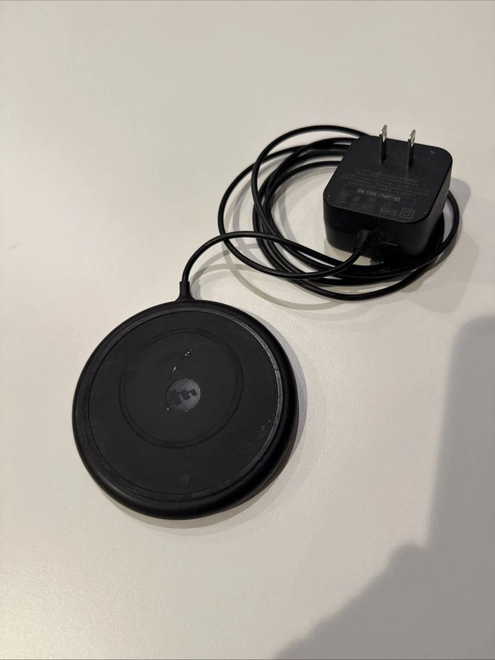 mophie 10w Qi Fast Charge Wireless Charger - Image 1 of 1