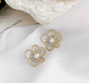 Clip on 1/2" small gold and cream flower earrings with center pearl & stones - Picture 1 of 5