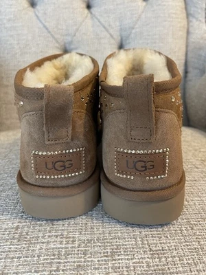UGGS para mujer cubierto con cristales de Swarovski talla 11 NUEVO COMO ESTÁ Foto 1 de 4