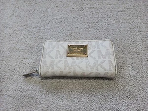 Cartera Michael Kors MK Signature Beige MK Estampado Completo Cremallera Alrededor - Imagen 1 de 24