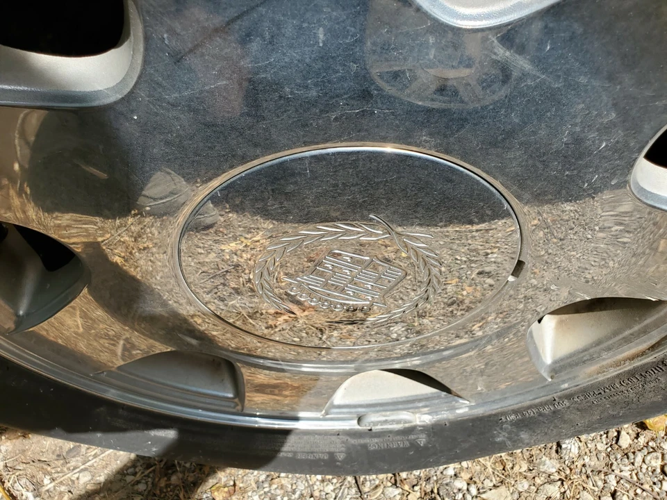 1998 1999 2000 01 2002 2003 2004 2005 CADILLAC DEVILLE SEVILLE TAMPAS DE RODA CROMADAS - Imagem 1 de 1