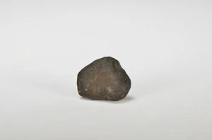 Meteorito CONDRITA ORDINARIA con CORTEZA FRESCA 4,54 g - EXCELENTE  - Imagen 1 de 3
