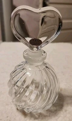 Botella de perfume vintage de cristal con tapa en forma de corazón de 5,5" de alto  Foto 1 de 4
