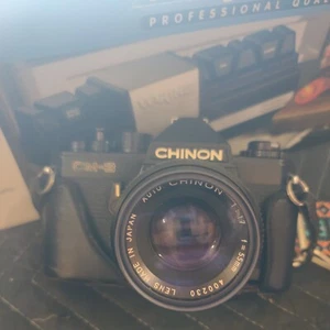 CUERPO CHINON CM-3 35 mm con CHINON, GORRAS + CORREA, CUBIERTA, estuche 3 lentes en total - Imagen 1 de 12