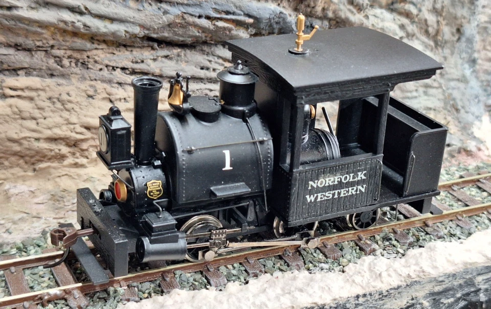 Bachmann Spectrum 25562. 0-4-2 Porter Loco DC. Re-lettered Norfolk & Western VGC - Image 1 of 4