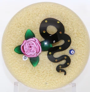 OUTSTANDING Ray & Bob BANFORD Collab Snake & Crimped ROSE Art Glass PAPERWEIGHT - Picture 1 of 10
