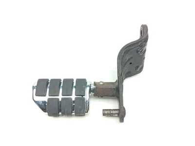 02 Suzuki VZ800 Marauder 800 Soporte de montaje de clavija de pie de conductor delantero izquierdo Foto 1 de 4