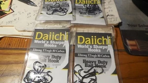 Daiichi D18Z Lot of 4 packs = 32 New Hooks black - Picture 1 of 2