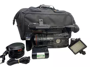 Canon XF305E PAL HD videocamera - MPEG-2 con accessori. Ampio angolo, borsa, batteria - Foto 1 di 10