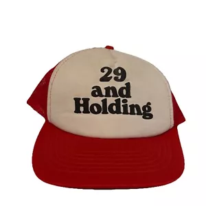 Cappello camionista snapback rosso e bianco vintage 29 e con tenuta - Foto 1 di 8