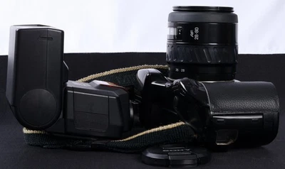 Minolta Dynax 7xi AF 35mm Film SLR + AF Zoom 28-80mm f/4-5.6 Lens & PZ4000AF Kit - Image 1 of 4