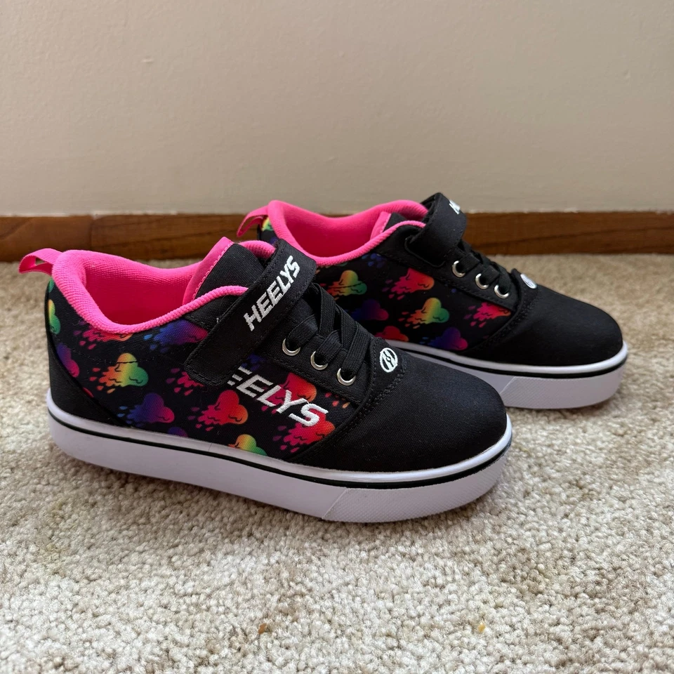 Usado en Excelente Condición Heelys Pro 20 X2 Negro Rosa Arco Iris Corazones Punk Moda Juvenil Talla 2 Patinador   Foto 1 de 4