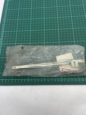 16551-890-010 Genuine Honda Generator Governor Arm G 40 4000 ES 3500 NOS - Image 1 of 4