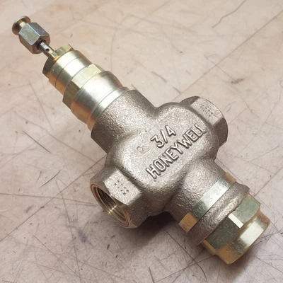 Válvula de globo Honeywell V5013N 1055, mezcla de 3 vías, 3/4" NPT, 7,3 CV - NUEVO Foto 1 de 4