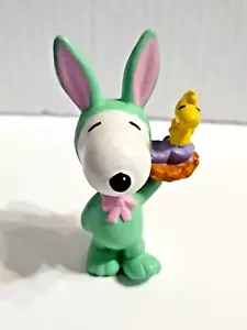 Vintage 1980's Snoopy Easter Figure Green Costume Holding Woodstock - Picture 1 of 6