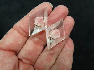 Vintage WWII Era Lucite Flower Jewelry Pink Screw Back Earrings - Picture 1 of 5