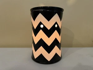 CO318 Scentsy Chevron Black Duftwachswärmer - Bild 1 von 5