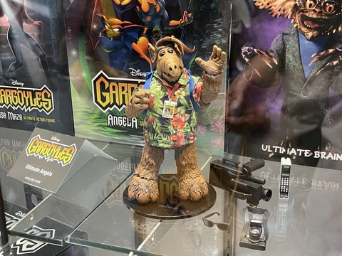 SDCC 2023 SDCC 2023 NECA Cosmic Con ALF Action Figure Exclusive Cover