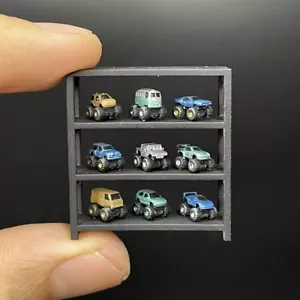 Diorama 1:64 Scaffale Espositore Interno Scala 1:10 Monster Truck Modello Scena Props Giocattolo - Foto 1 di 15