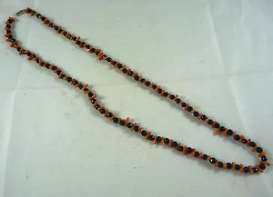 FABULOUS VINTAGE NATURAL RED CORAL AND FRENCH JET NECKLACE 75 CM LONG RESTRUNG - Picture 1 of 4