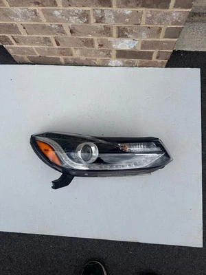 2017-2022 CHEVROLET TRAX OEM RIGHT PROJECTOR HEADLIGHT W/ LED DRL 42725481 - Image 1 of 4