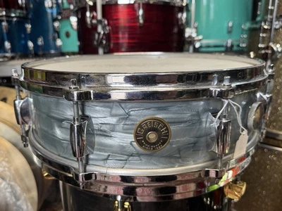 Gretsch 60’s Insignia Redonda 14x4” Tambor Jazz Progresivo, Perla Azul Cielo Foto 1 de 4