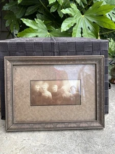 Antique Portrait of Five Women Original Wood Etched Frame 11.5" x 8.5" - Picture 1 of 11