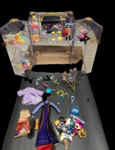 RAINBOW HIGH DELUXE FASHION CLOSET PLUS SOME ACCESSORIES SEE DESC - Picture 1 of 9