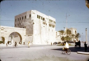 Vintage 35mm Slide CASTLE STREET SCENE TRIPOLI, LIBYA 1952 9 - Picture 1 of 3